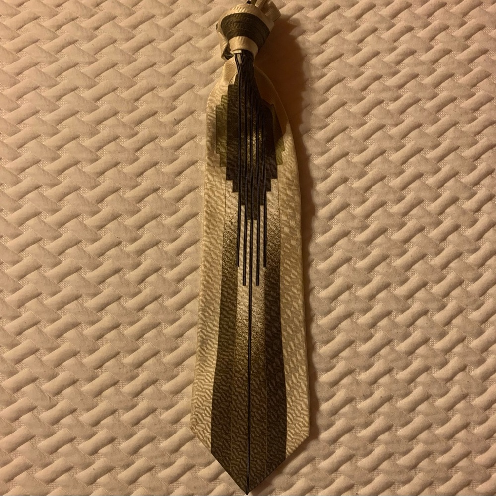 Men’s Casual Dress Necktie in Straight-Line Cream & Green